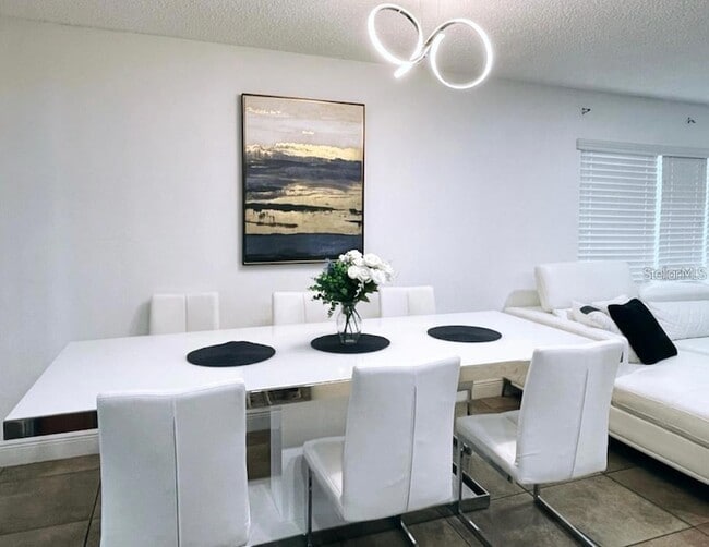 Building Photo - 11331 Cardiff Dr