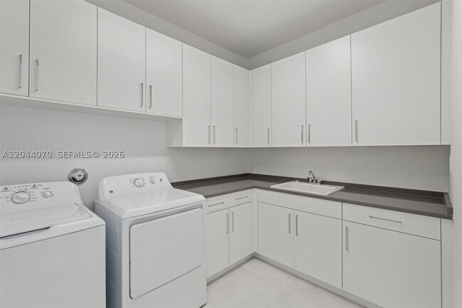 Building Photo - 13075 Feathering Wy