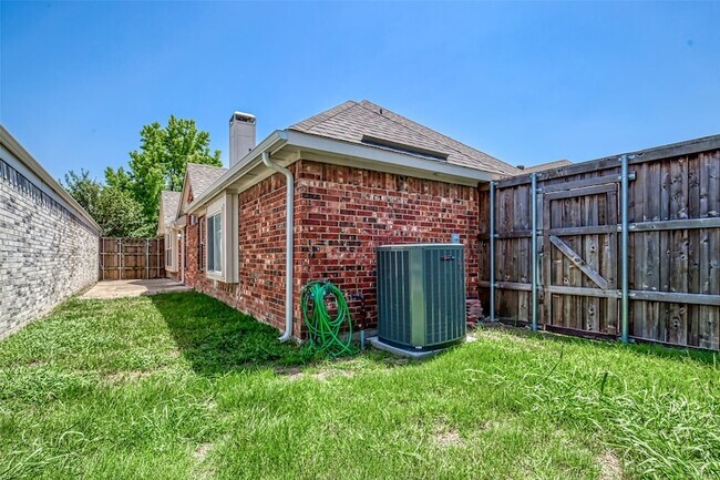 Building Photo - 3009 Ridge Hollow Dr