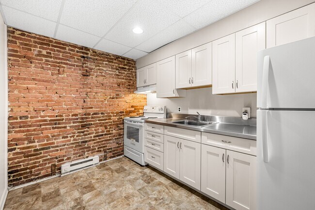 Building Photo - 1502 W Mt Royal Ave