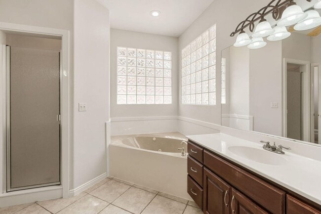 Building Photo - Beautiful 4 Bedroom Single-Level Home
