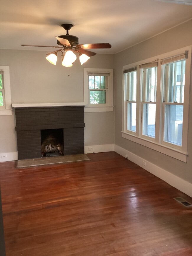 Building Photo - 2404 Whitesburg Dr