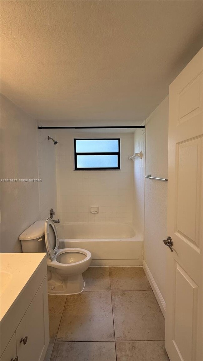 Building Photo - 1524 Lake Crystal Dr