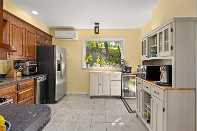 Building Photo - 32 Charles St