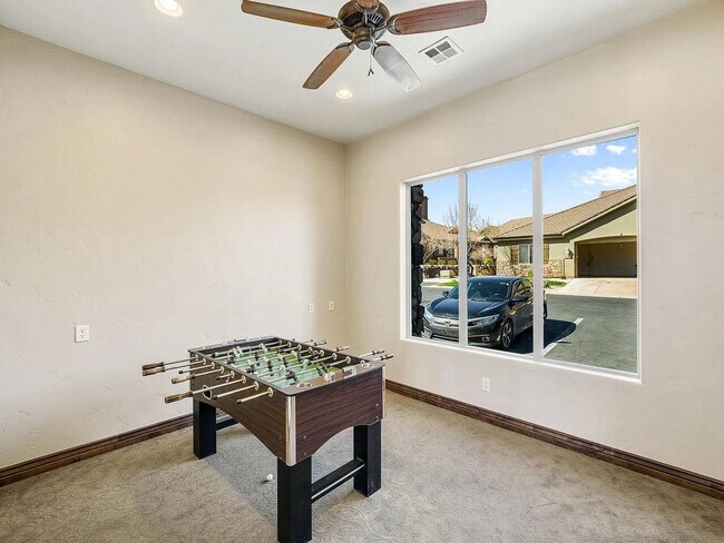 Building Photo - 4221 Torrey Pines Dr
