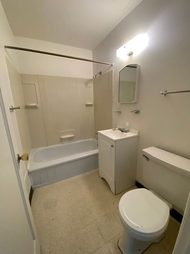 Building Photo - 1208-1210 Vandenberg Ave