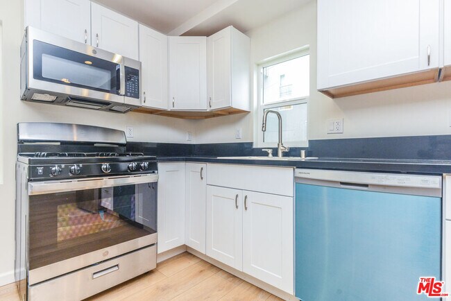 Building Photo - 1855 Euclid St