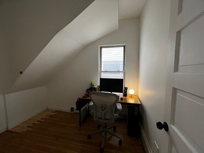 Building Photo - 3610 W Diversey Ave