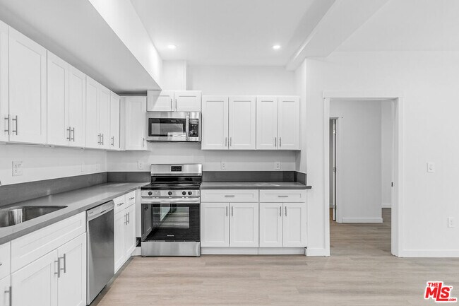 Building Photo - 1227 N Berendo St