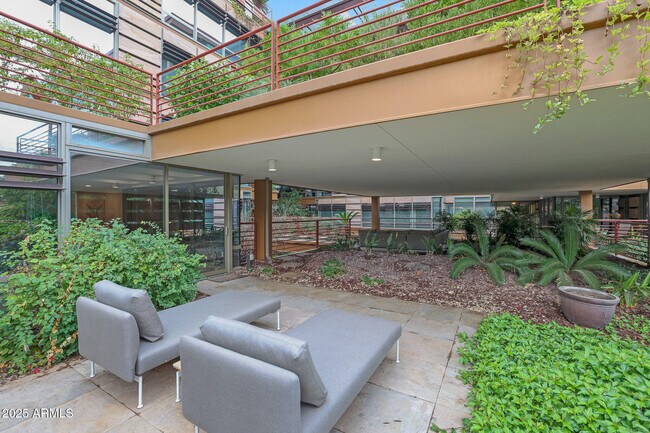 Building Photo - 7151 E Rancho Vista Dr