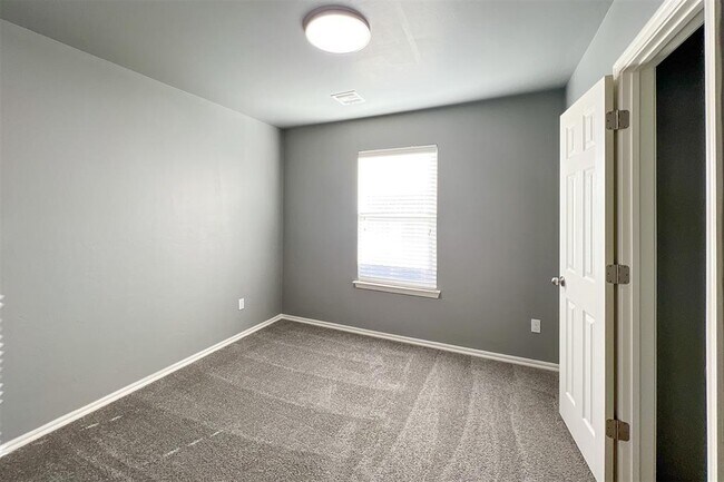 Building Photo - 7802 Bennie Terrace