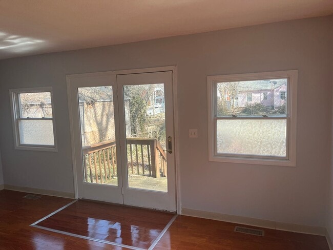 Building Photo - Great 2br/2ba home with large yard and large bonus room!