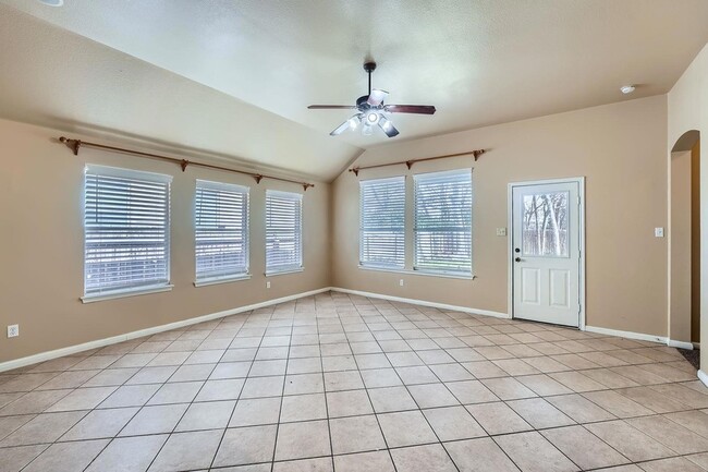 Building Photo - 1402 Weatherford Dr
