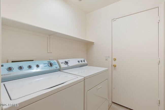 Building Photo - 10833 W Elm Ln
