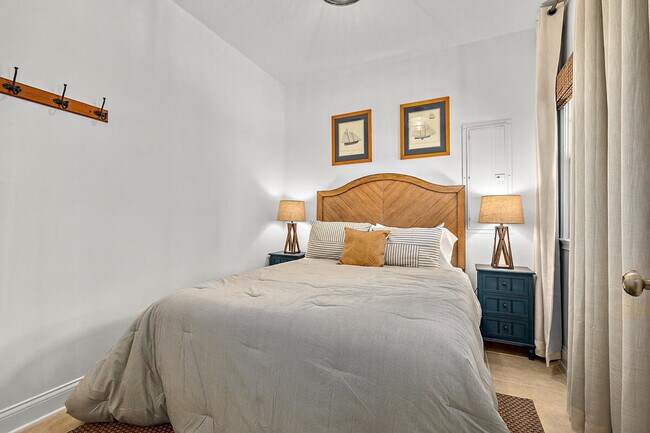 Building Photo - 27 Desoto Pl