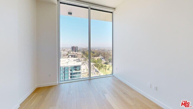 Building Photo - 525 Olive St