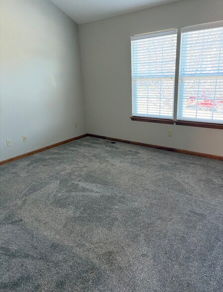 Building Photo - 544 N Old Mill Rd