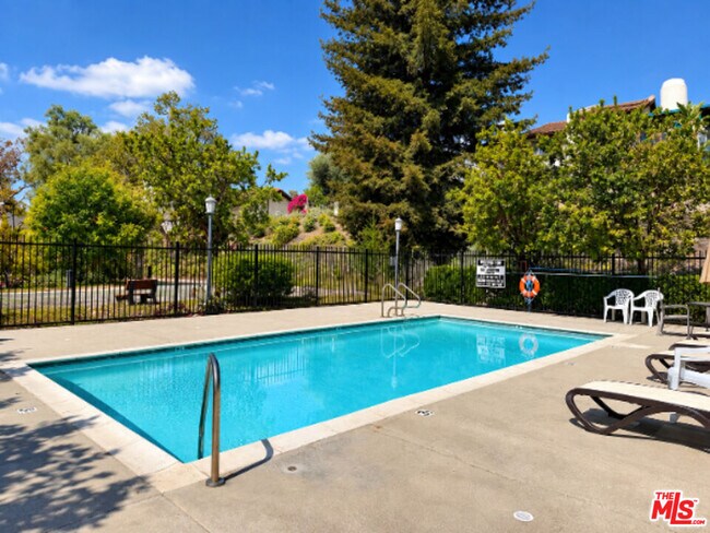 Building Photo - 780 Tennis Club Ln