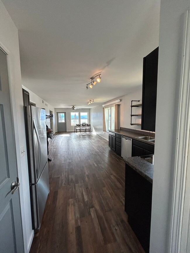 Building Photo - 11 Mullin St