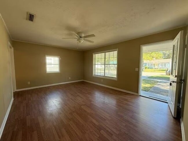 Building Photo - 616 Ashland Dr