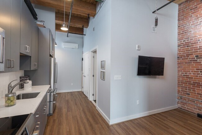 Building Photo - 63 Melcher St