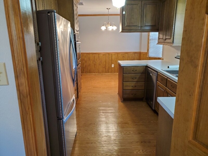 Building Photo - 302 Robbie St