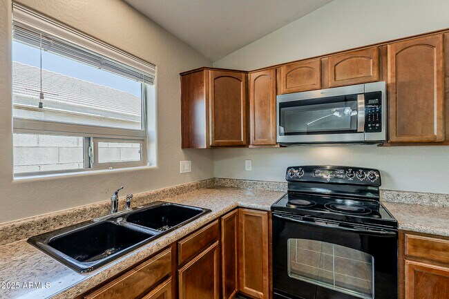 Building Photo - 7358 N 72nd Ave