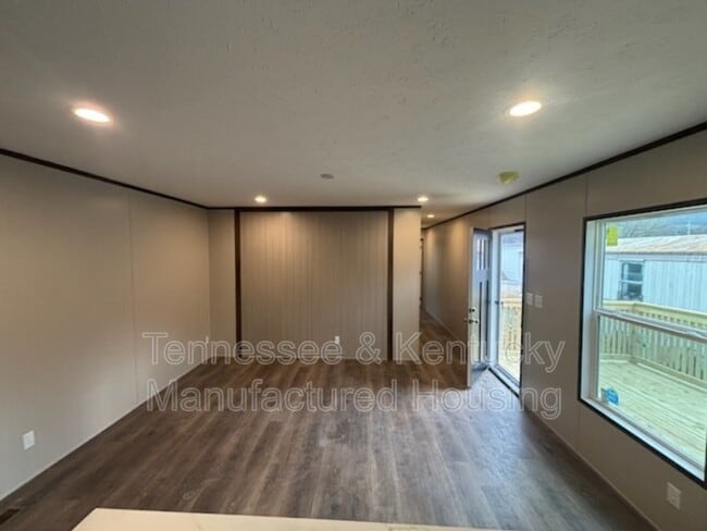 Building Photo - 218 Eller Dr