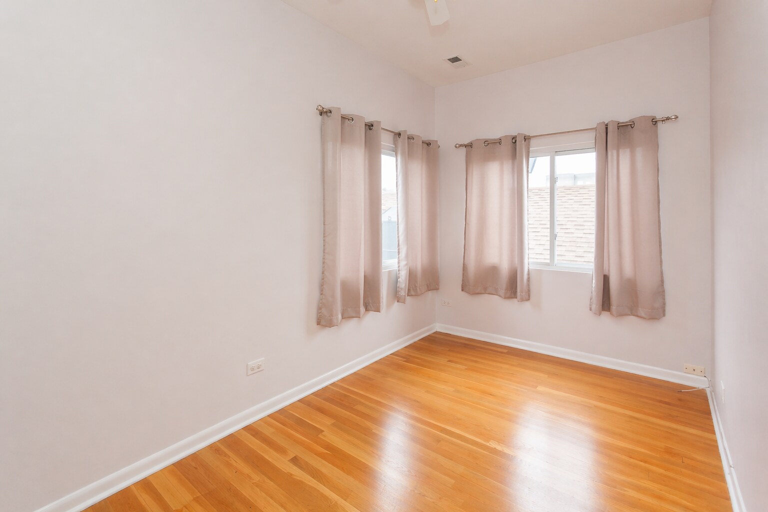 Building Photo - 2204 N Clybourn Ave