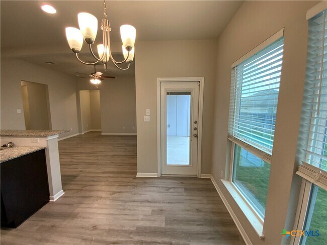 Building Photo - 4721 Highmont Dr