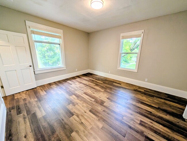 Building Photo - 328 N G St