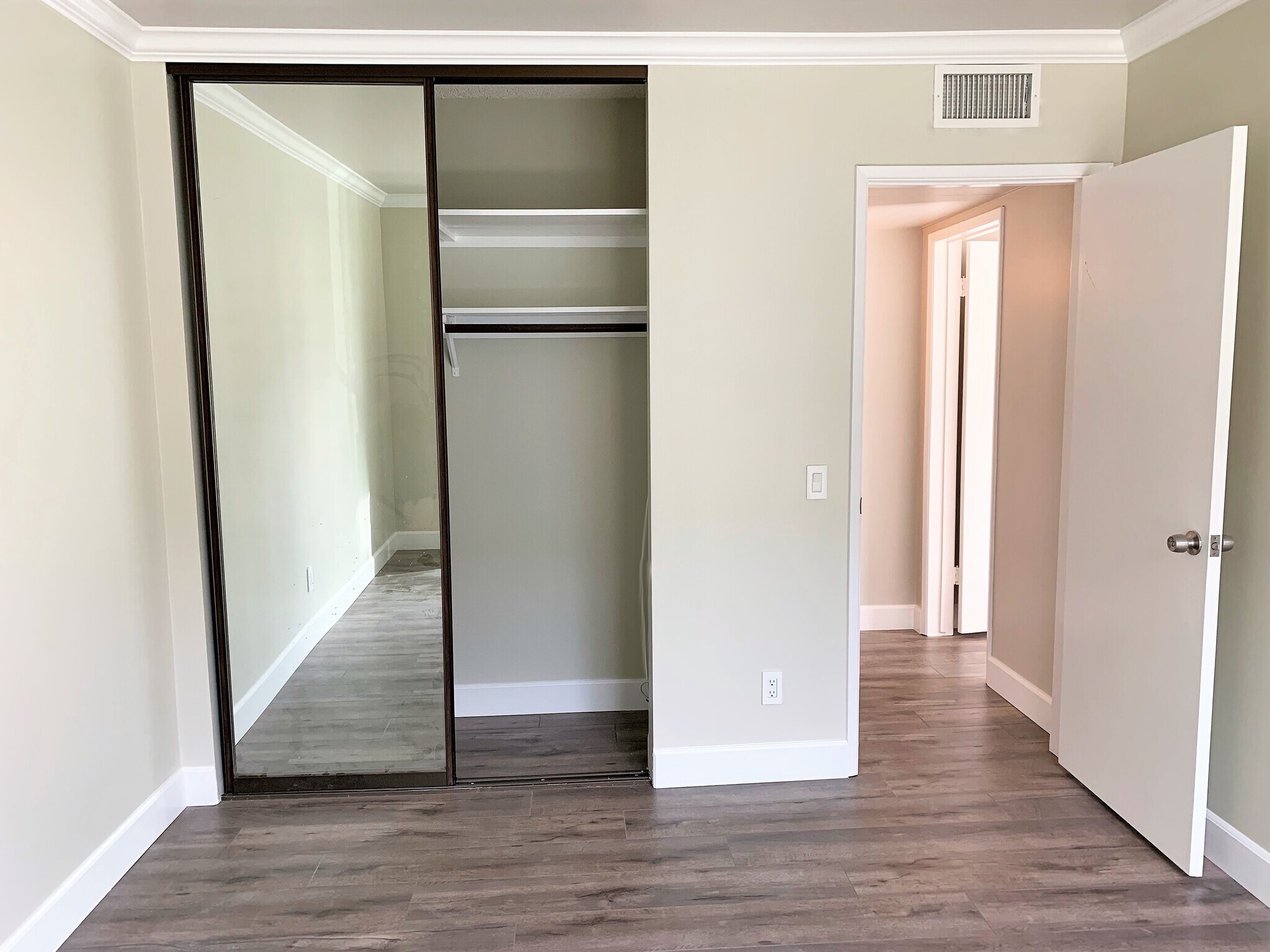 Building Photo - 415 Montana Ave