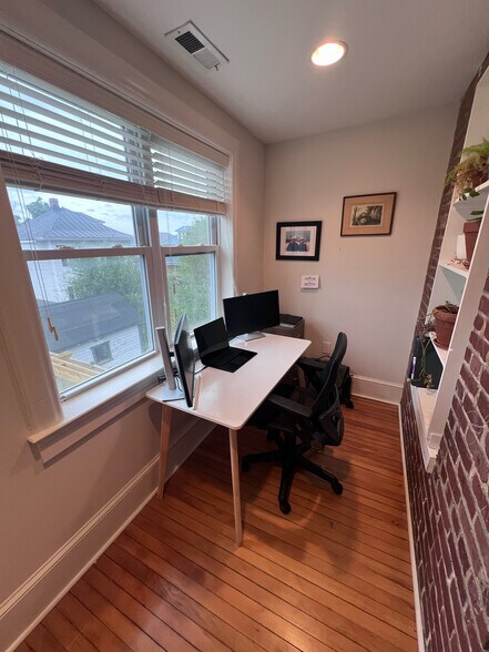 Building Photo - 504 N Loudoun St