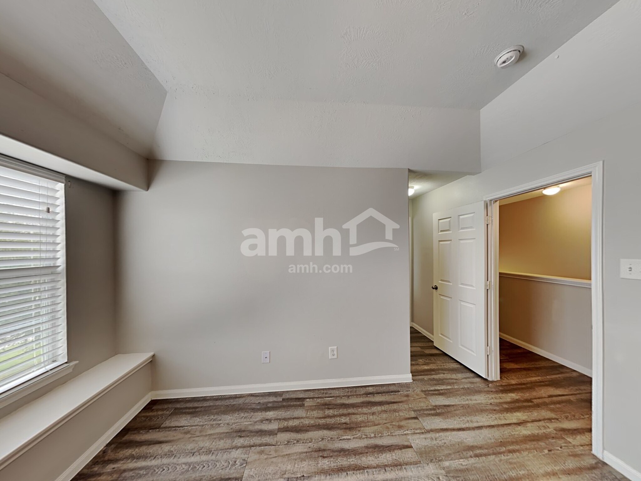 Building Photo - 13323 Ambrosa Dr