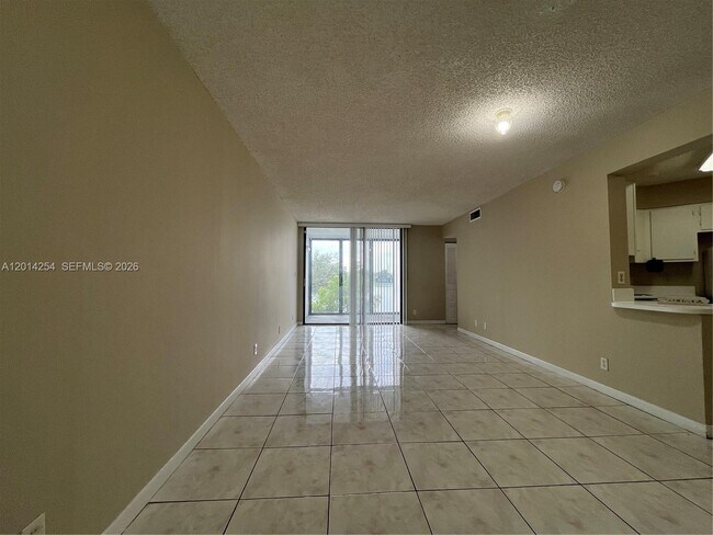 Building Photo - 212 Lake Pointe Dr