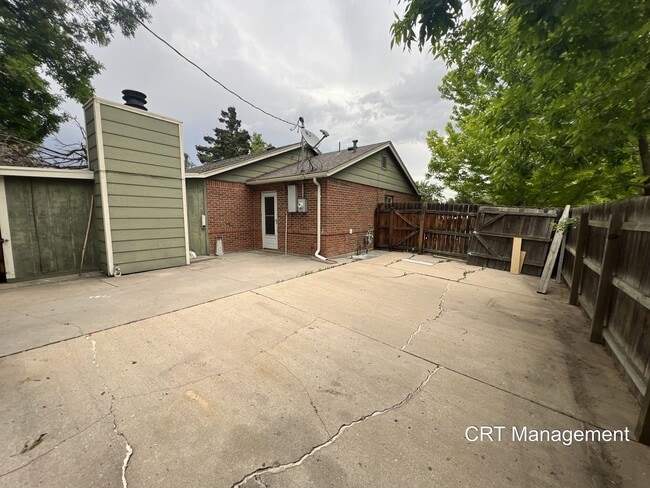 Building Photo - Charming 4-Bedroom Brick Ranch with Spacio...
