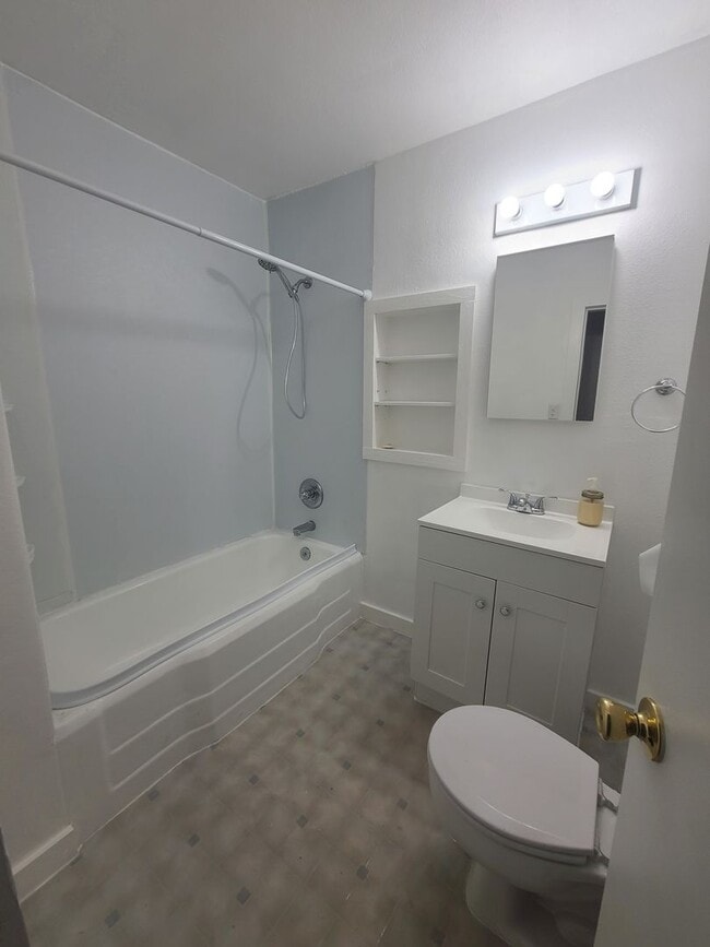 Building Photo - 2 bedroom, 1 bath downtown Dallas with yard