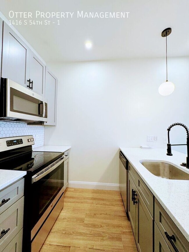 Building Photo - 1416 S 54th St