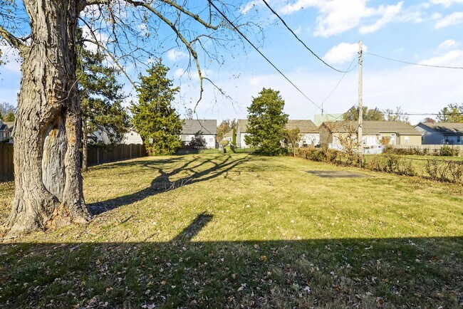 Building Photo - 10 Ridgelawn Ct