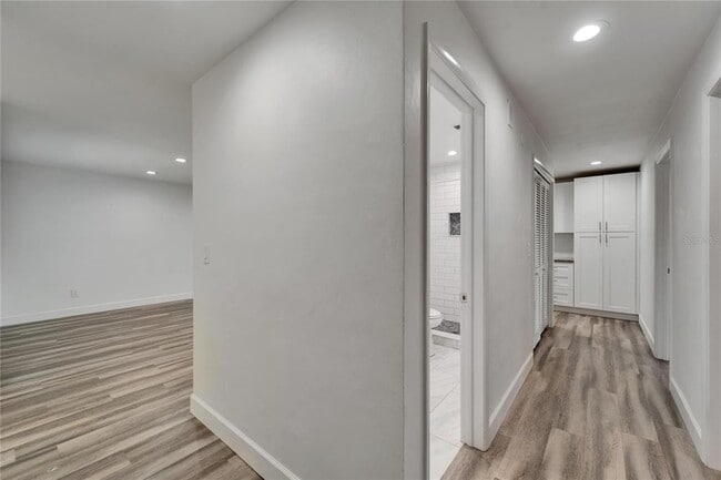 Building Photo - 2552 Bramblewood Dr W