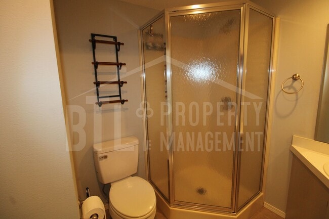 Building Photo - Peaceful 2-Bedroom Home Near Branson, MO –...