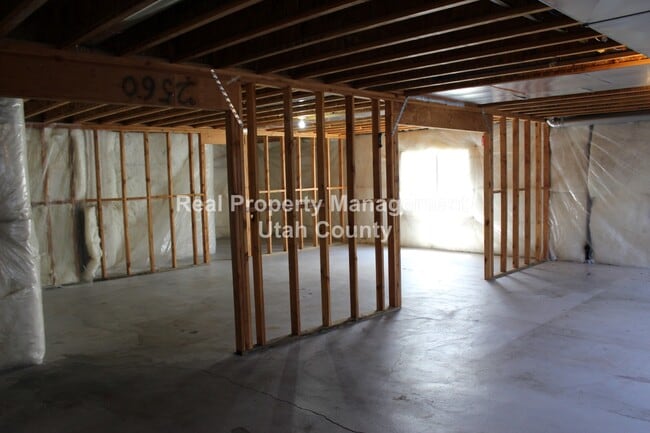 Building Photo - Updated home in Saratoga Springs