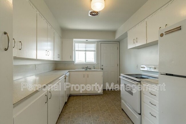 Building Photo - 2404 E 13th St