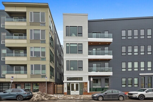 Building Photo - 377 W First St