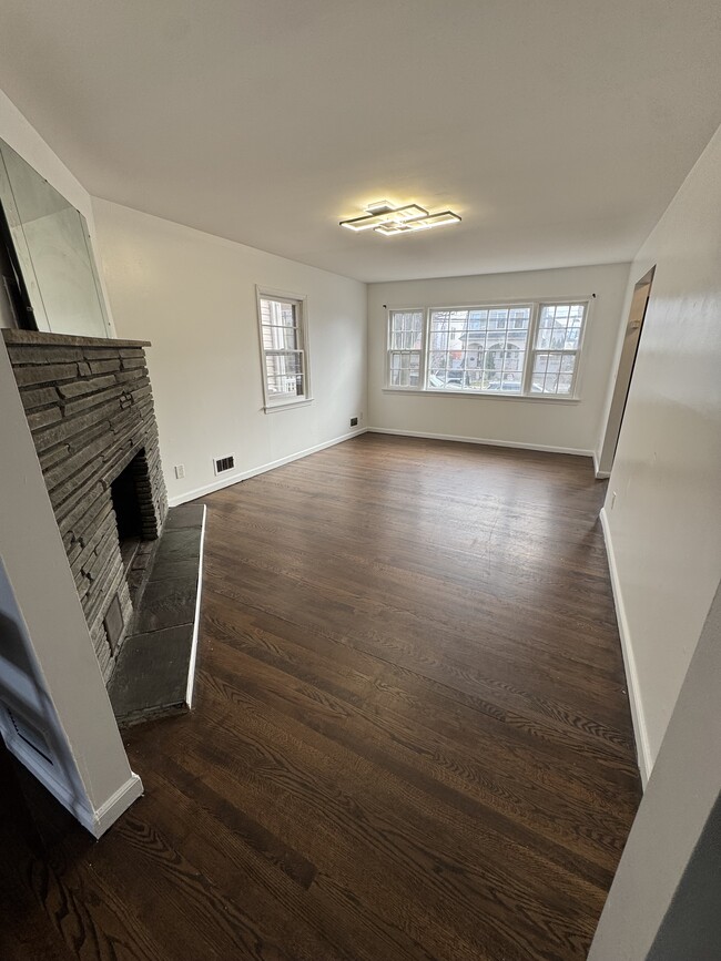 Building Photo - 737 Linden Ave