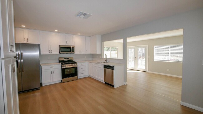 Building Photo - OPEN HOUSE, MONDAY, OCT. 20th from 1 - 1:3...