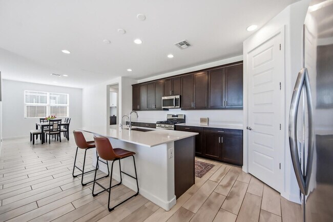 Building Photo - 2053 W Sienna Bouquet Pl