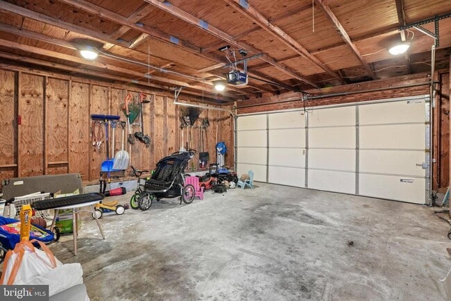 Building Photo - 2712 Advent Ct S