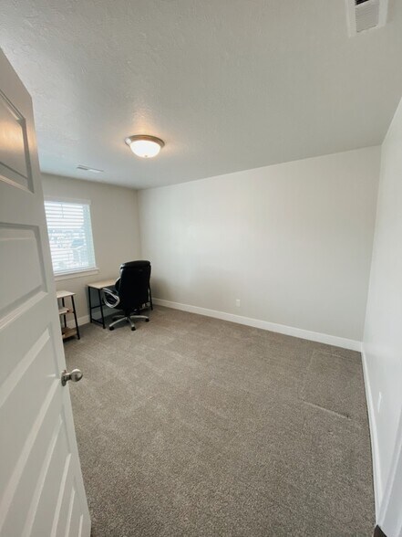 Building Photo - 538 N 260 W