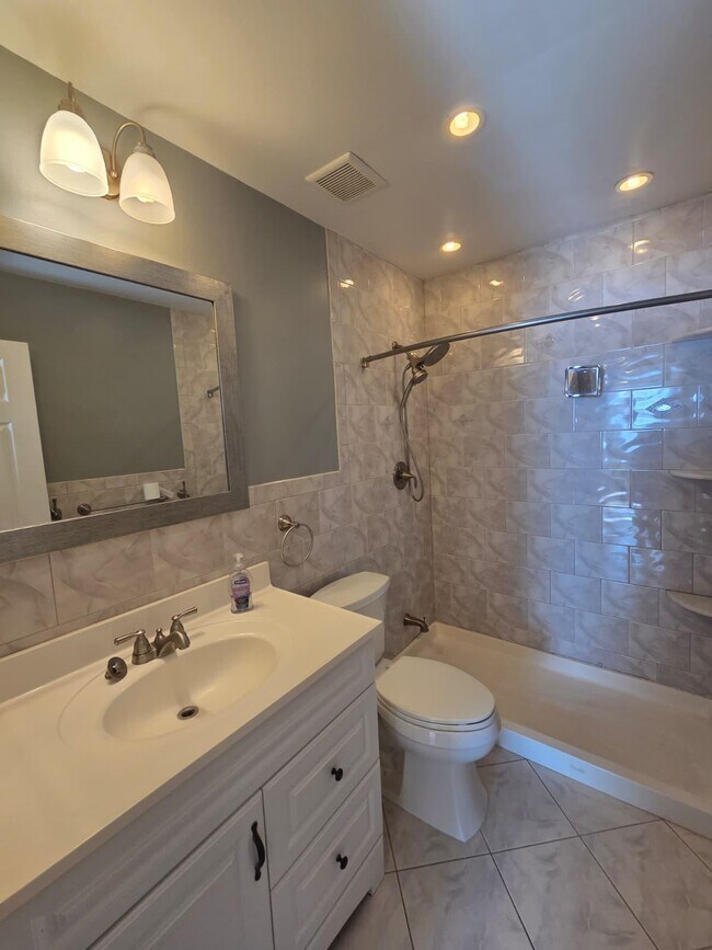 Building Photo - 86 Bergen Turnpike